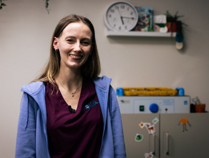 Smagās situācijās nav jēgas dot vecākiem veltas cerības. Saruna ar ergoterapeiti Amaldu Dunduri par darbu ar bērniem
