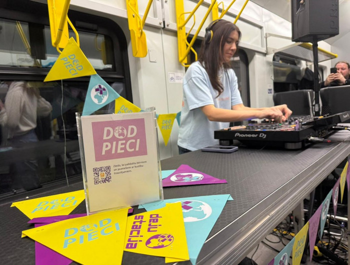 Labdarības maratons «Dod pieci!» sarīko ballīti vilcienā
