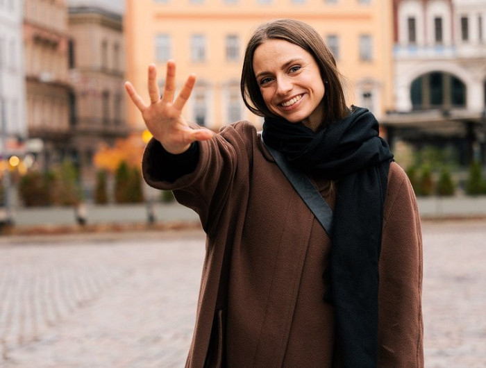 Labdarības maratona «Dod pieci!» vēstnese šogad – raidījumu vadītāja Elīna Baltskara
