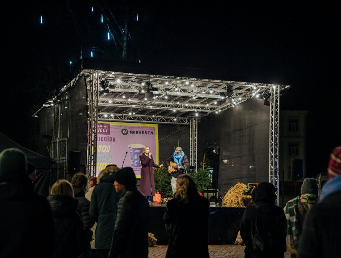 FOTO: Valmierā ar koncertu atklāta «Dod pieci!» vēstniecība
